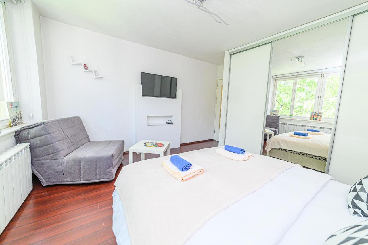 Apartamento Beautiful Cozy Studio Close To City Center Sarajevo Exterior foto